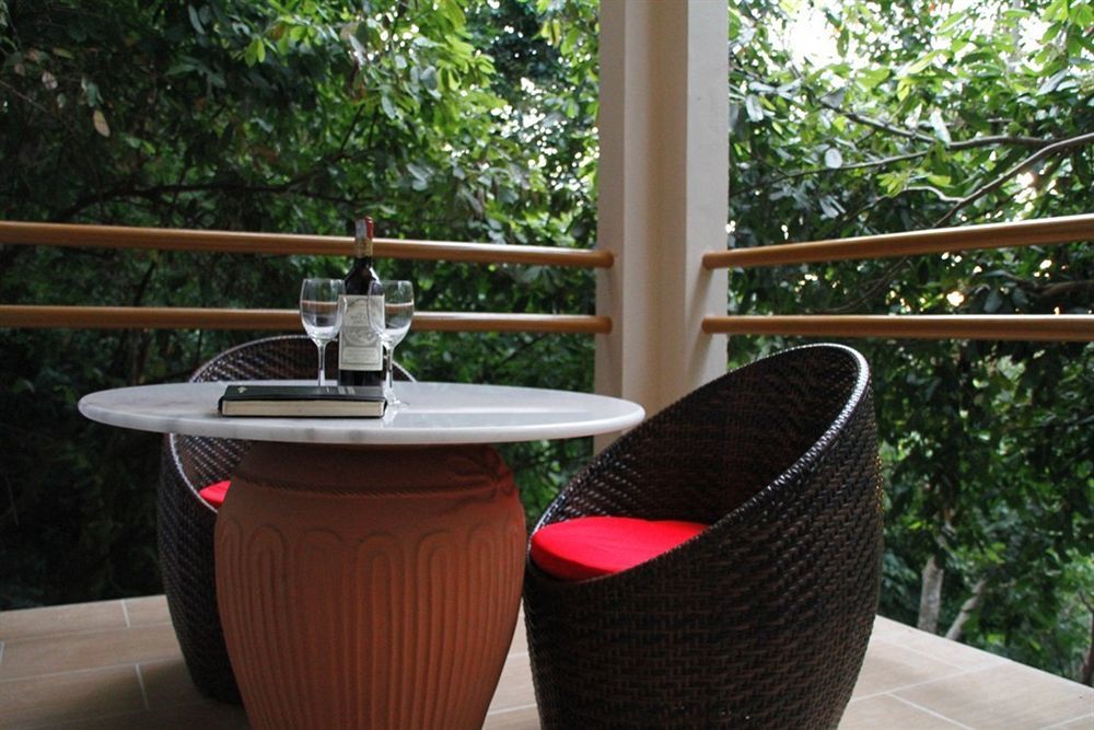 Ambong Rainforest Retreat Pantai Tengah  Kültér fotó
