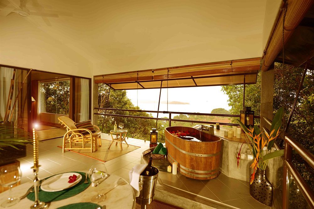 Ambong Rainforest Retreat Pantai Tengah  Kültér fotó